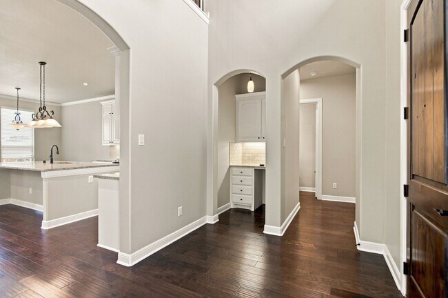 Building Photo - 1819 Park Highland Way