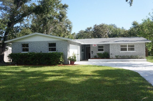 Foto del edificio - 3 BEDROOMS/2 BATHS - ORMOND BEACH POOL HOME