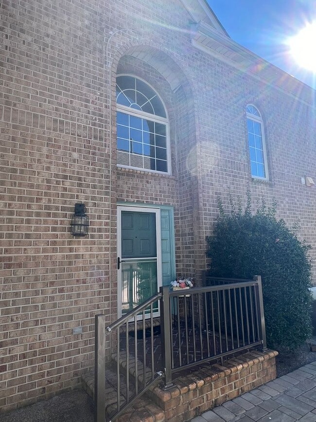 Building Photo - LYNNHAVEN SHORES