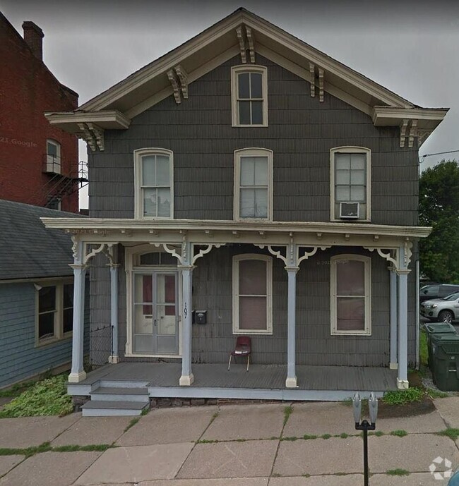 Building Photo - 107 N Spring St