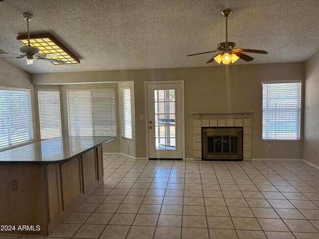 Foto del edificio - 15243 N 61st Dr