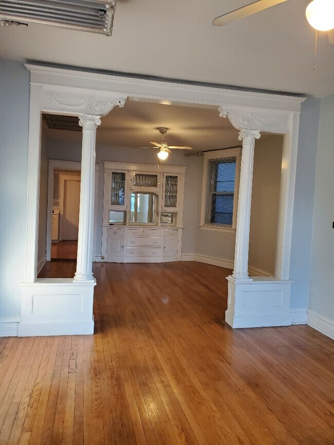 Building Photo - 2637 N Whipple St