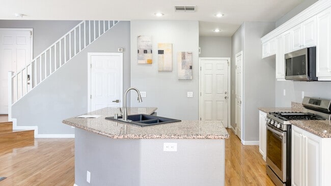 Building Photo - 3610 Pinnate Dr