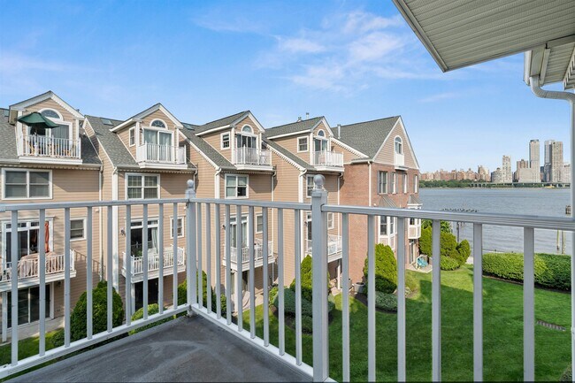 Building Photo - 449 Albany Ct