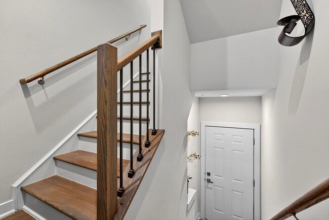 Foto del edificio - Luxurious 3 Bed 2.5 Bath Townhome In Beautiful Foster's Glen