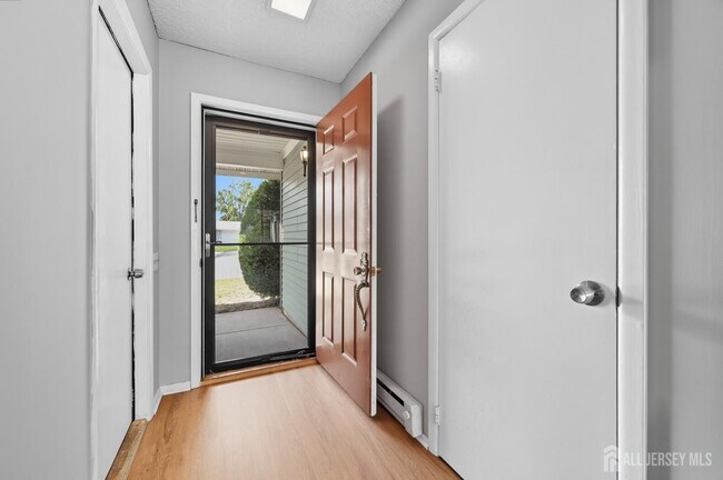 Foto del edificio - 351A Jutland Dr