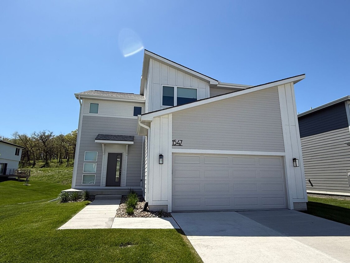 Primary Photo - Luxury New Construction Home - RENT SPECIAL!