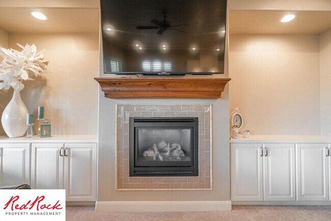 Foto del edificio - Stunning Fully Furnished 4 Bedroom Home. Community Pool & Mini Golf!