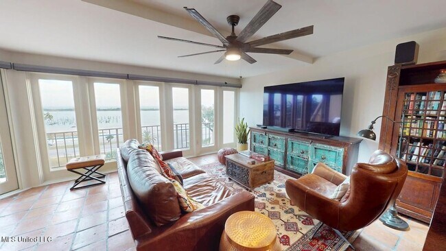 Foto del edificio - 520 Beach Blvd