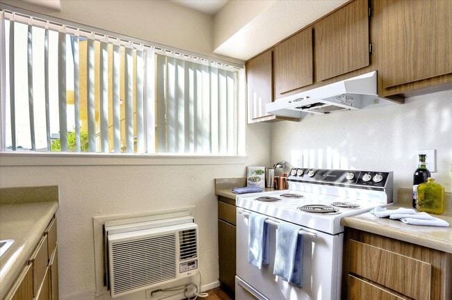 Building Photo - Quail Ridge Apartment Homes