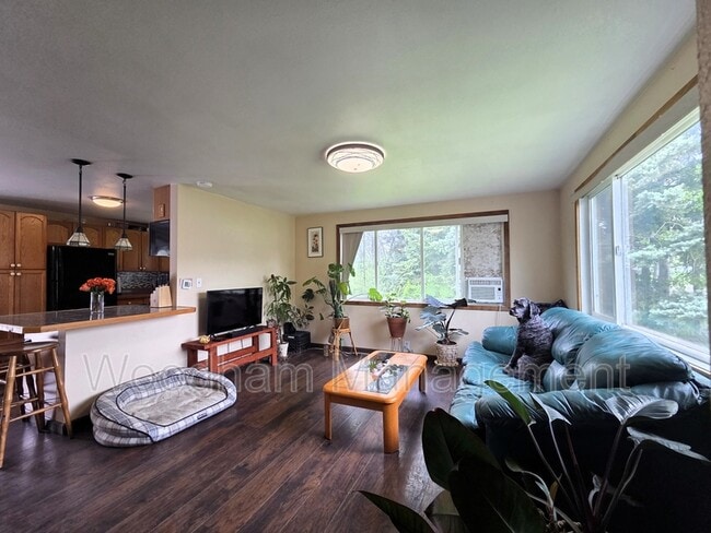 Building Photo - 630 Springhill Ln