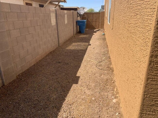 Foto del edificio - 2511 E Pueblo Ave