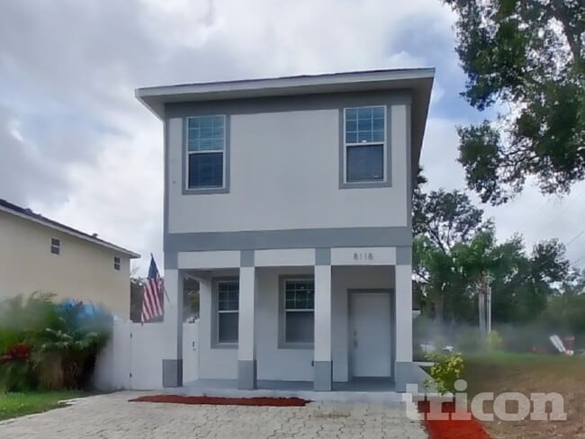 Building Photo - 8118 N Coolidge Ave