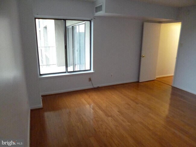 Building Photo - 9200 Edwards Way