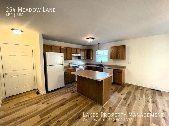 Building Photo - Large Updated 4BR, 2.5BA in Darien!