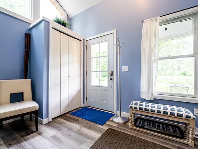 Foto del edificio - 2-bedroom, 1.0 bathroom Home within walkin...