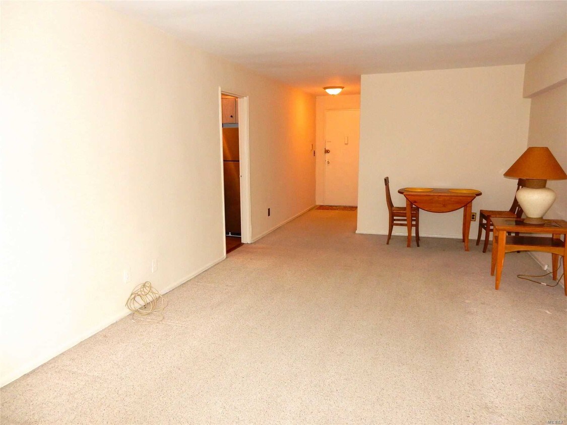 Building Photo - 5 Birchwood Ct