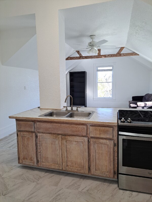 190 Lubeck Rd Unit 190 lubeck, Auburn, CA 95603 Room for Rent in