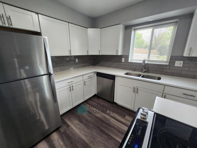 Foto del edificio - 12421 E Riverside Ave