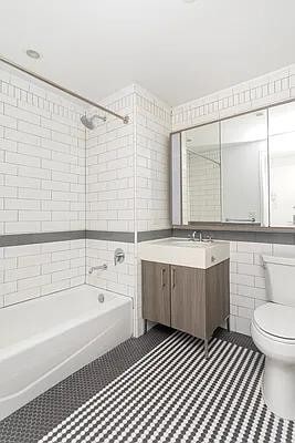 Foto principal - 515 W 38th St