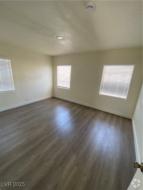 Building Photo - 1711 Santa Paula Dr
