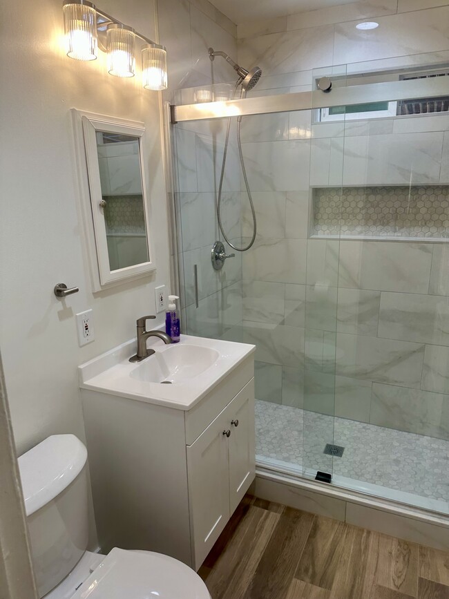 Foto del edificio - 1411 W 184th St