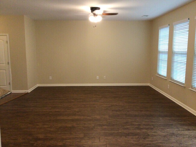 Foto del edificio - 150 Crabble Mill Drive