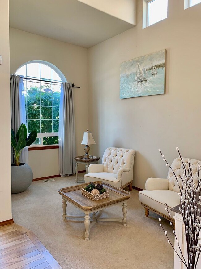 Building Photo - 5 BD home Close to Canyon Park Bothell