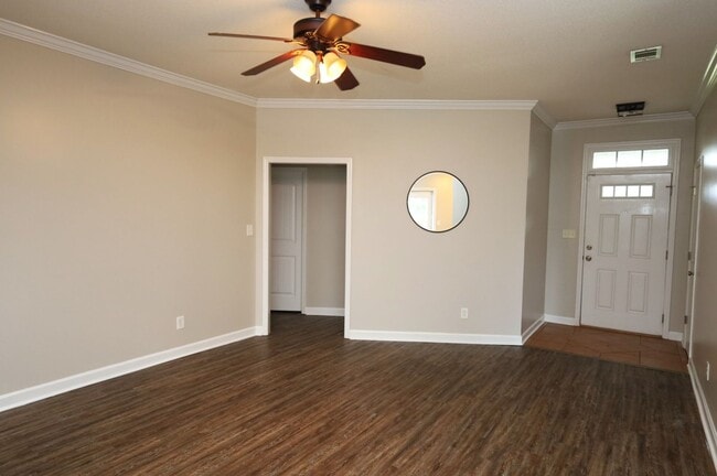 Building Photo - 5313 Vine Dr