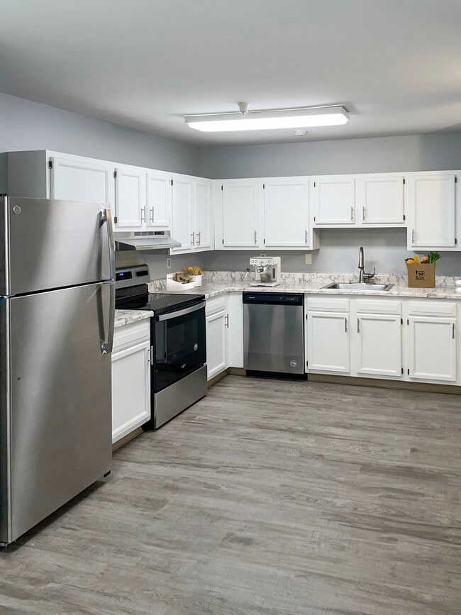 Building Photo - High Pointe Senior Apartments 55+
