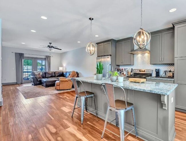 Building Photo - 3BR/3.5BA, Three story Townhome in the Nat...