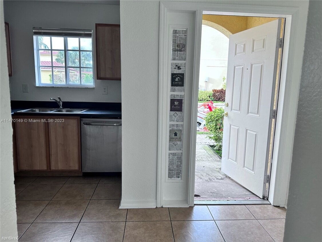 Primary Photo - 3 br, 2.5 bath House - 2050 NE 167th St # ...