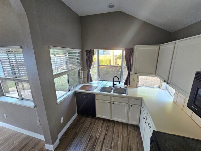 Building Photo - 7756 Park Falls Dr