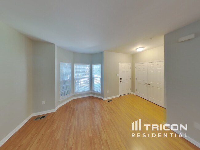 Foto del edificio - 3015 Raking Leaf Dr