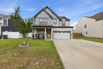 Building Photo - 202 Shady Oaks Way
