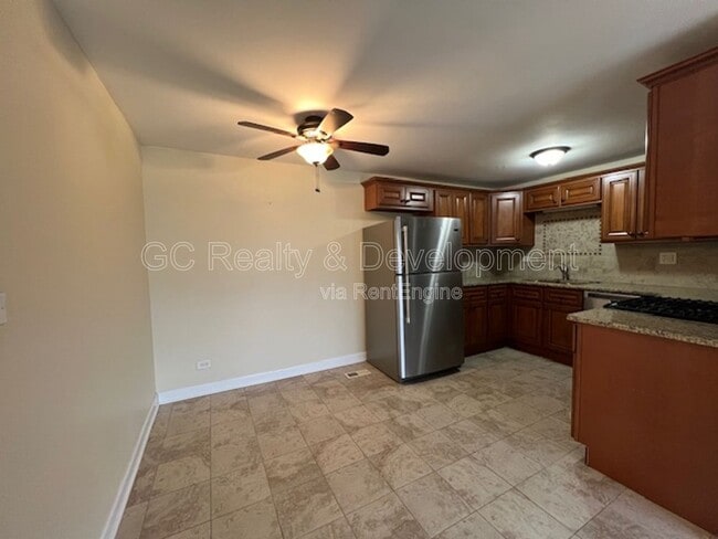 Building Photo - 37 Tonset Ct