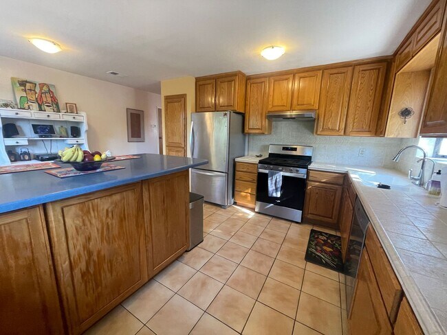 Building Photo - Spacious Arcata Home