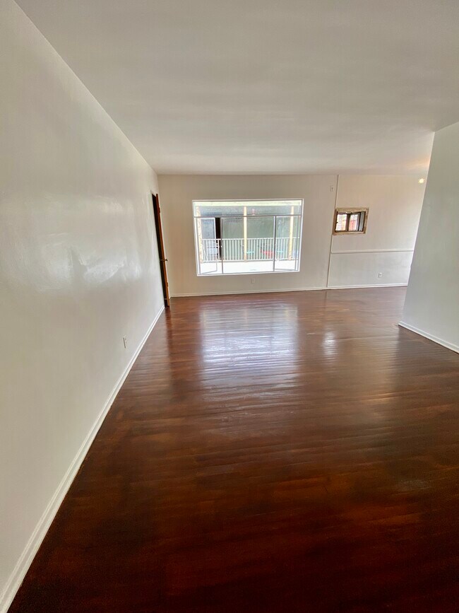 Foto del edificio - 8356 Blackburn Ave