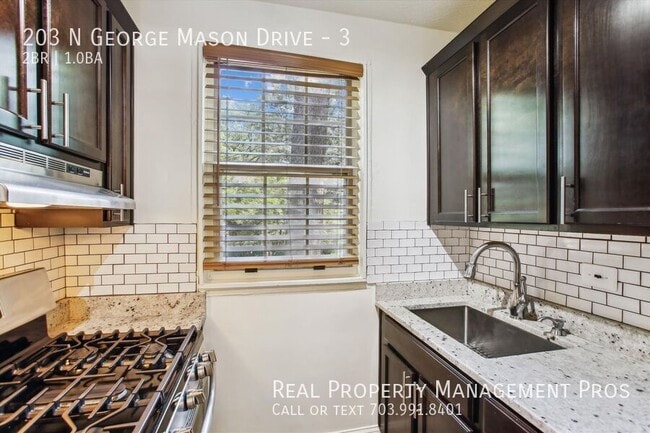 Building Photo - 203 N George Mason Dr