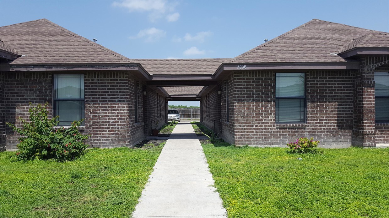 Primary Photo - 3008 Diamondhead - 2