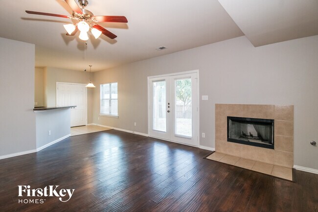 Foto del edificio - 1202 Jewel Ln