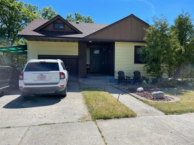 Building Photo - 208 S 10th Ave