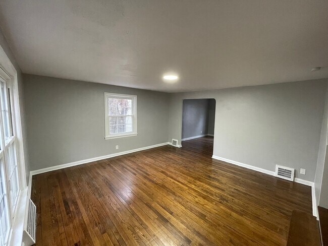Living room - 886 Ravine Dr