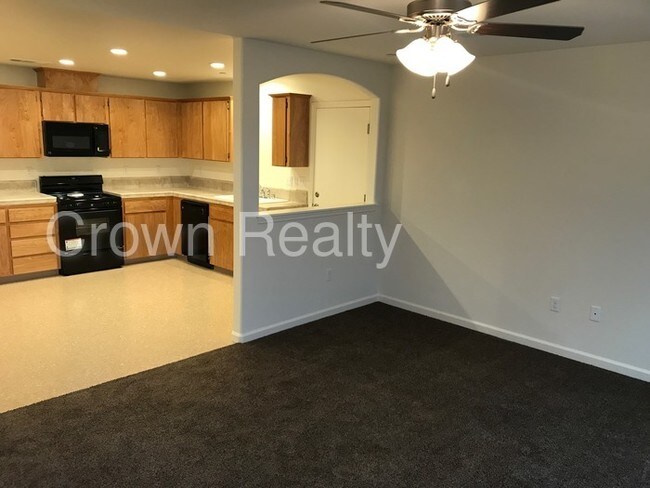 Building Photo - 3075 Bright St