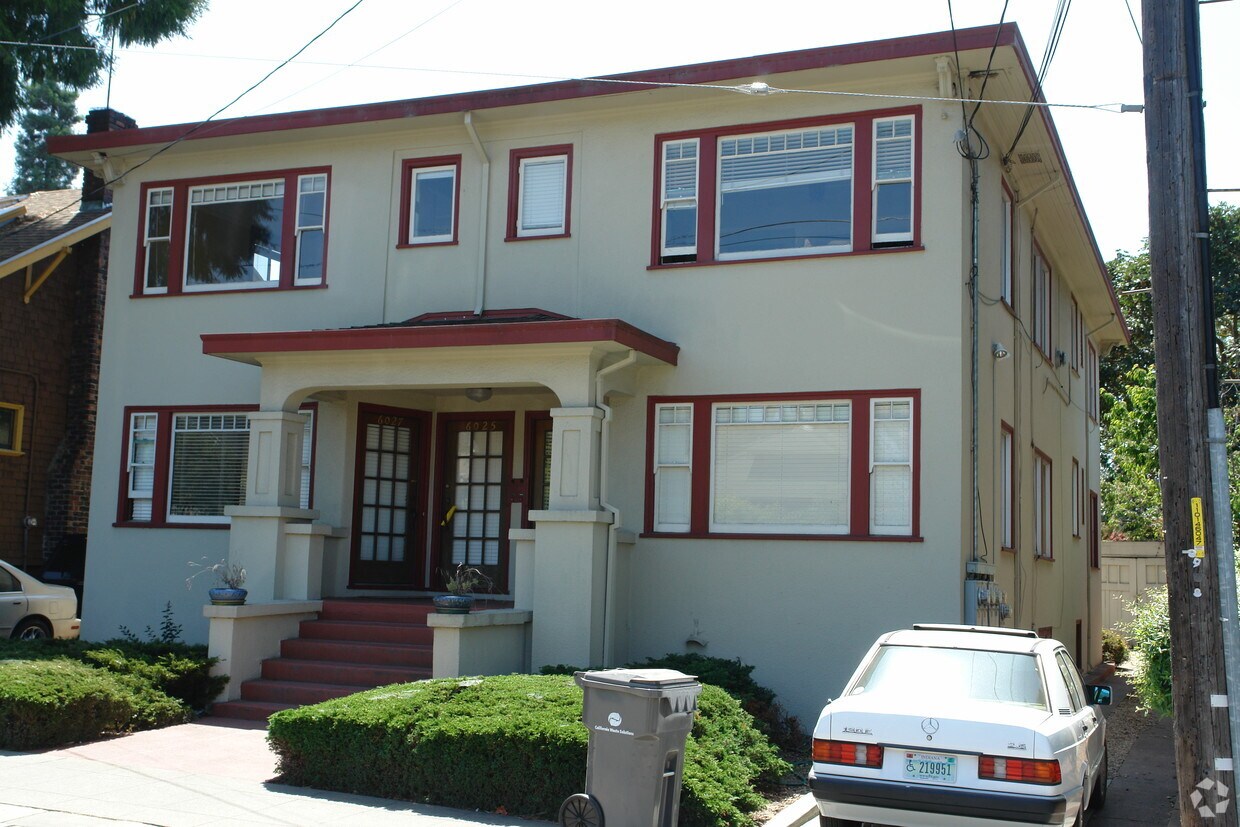 Building Photo - 6027 Harwood Ave