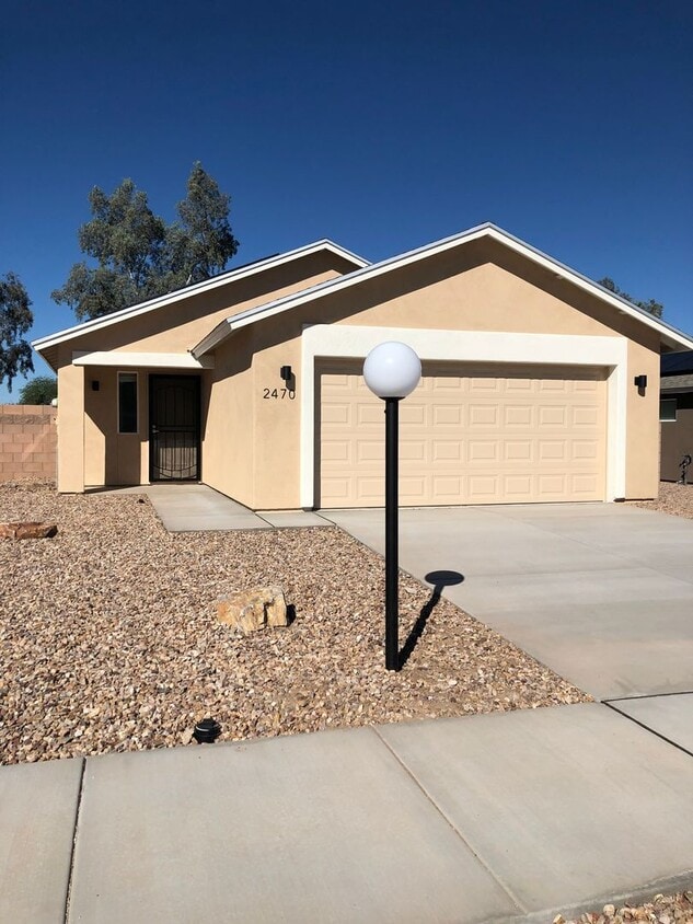 Primary Photo - 2470 South Dr