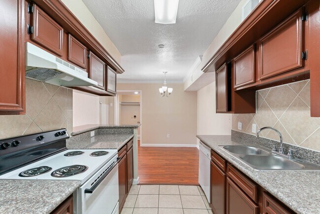 Foto del edificio - 6819 Cook Rd