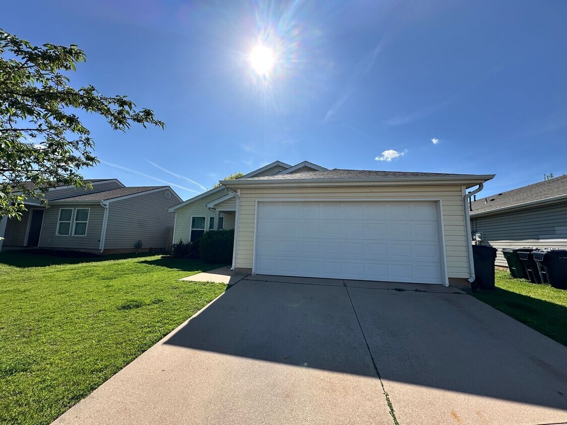 Foto principal - 3 Bed 2 Bath House in Edmond