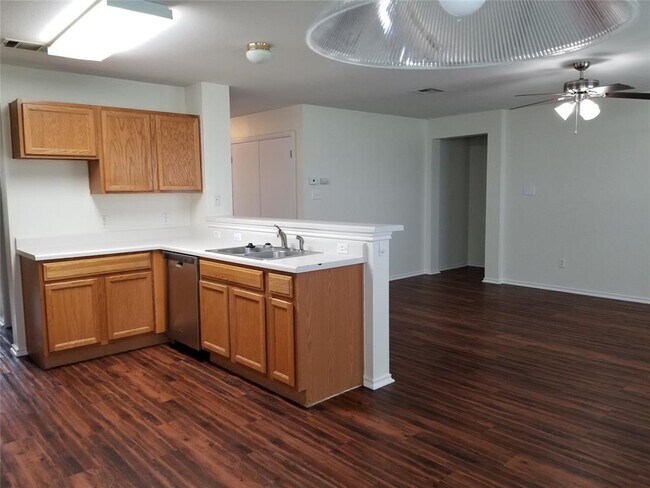 Building Photo - 891 Goldenrod St