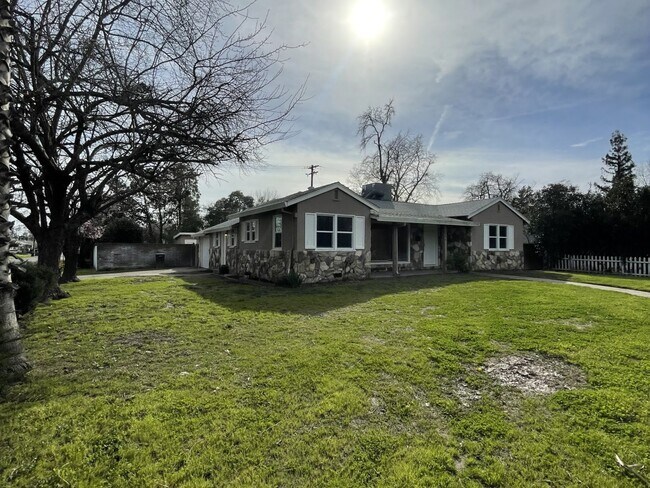 Building Photo - 3096 Yellowstone Ln